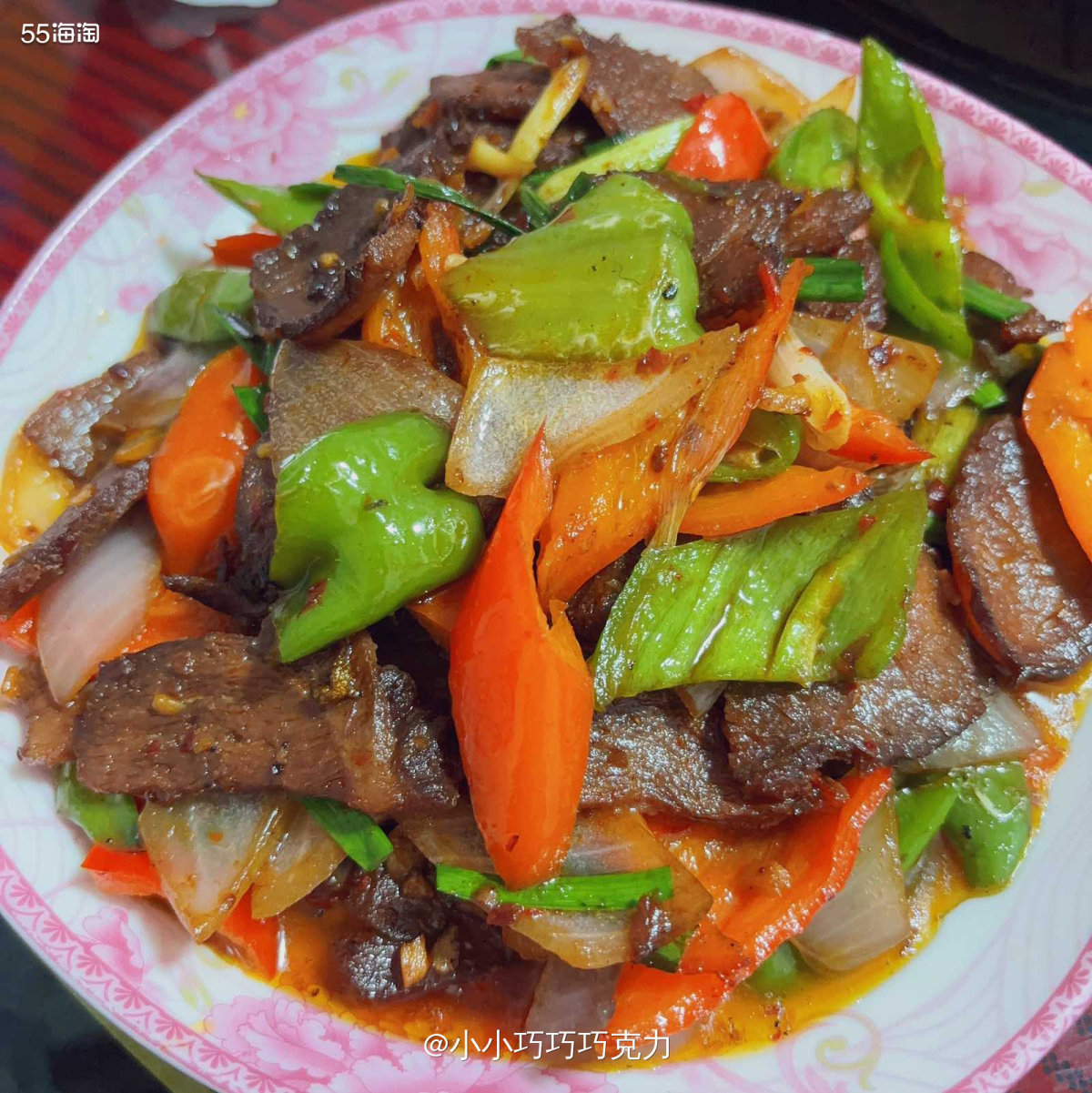 又是一顿来自妈妈的美食，上周末在家吃的，有鸡肉、鸭肉、牛肉…