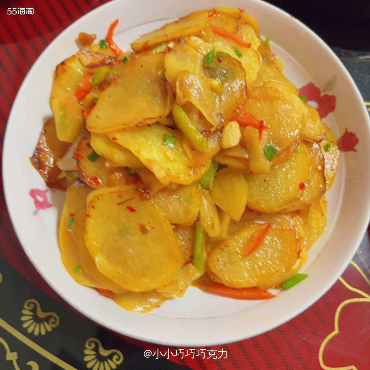 又是一顿来自妈妈的美食，上周末在家吃的，有鸡肉、鸭肉、牛肉…