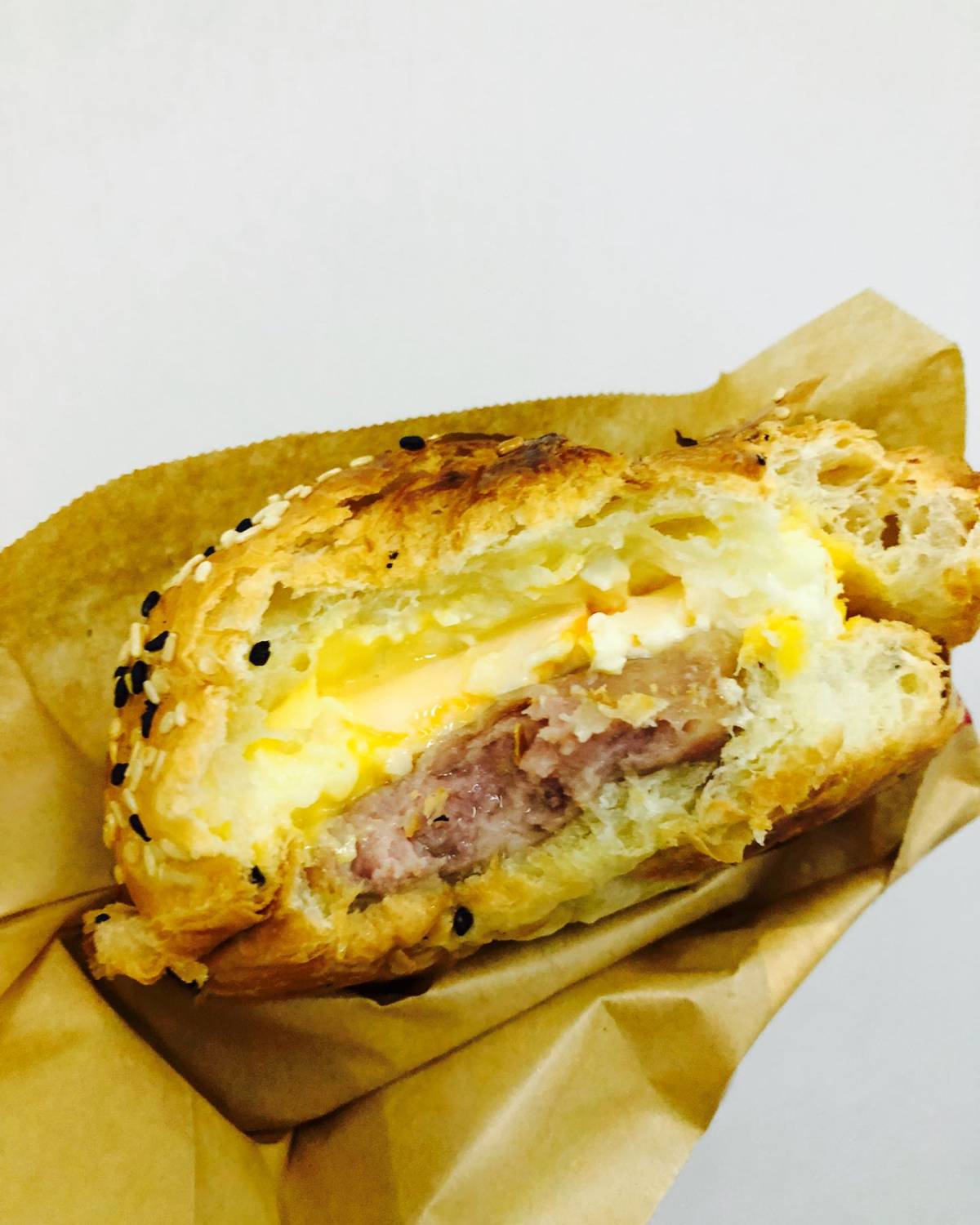 Tims又出新品啦！之前出的贝果汉堡包🍔咸甜口味道都不错的
