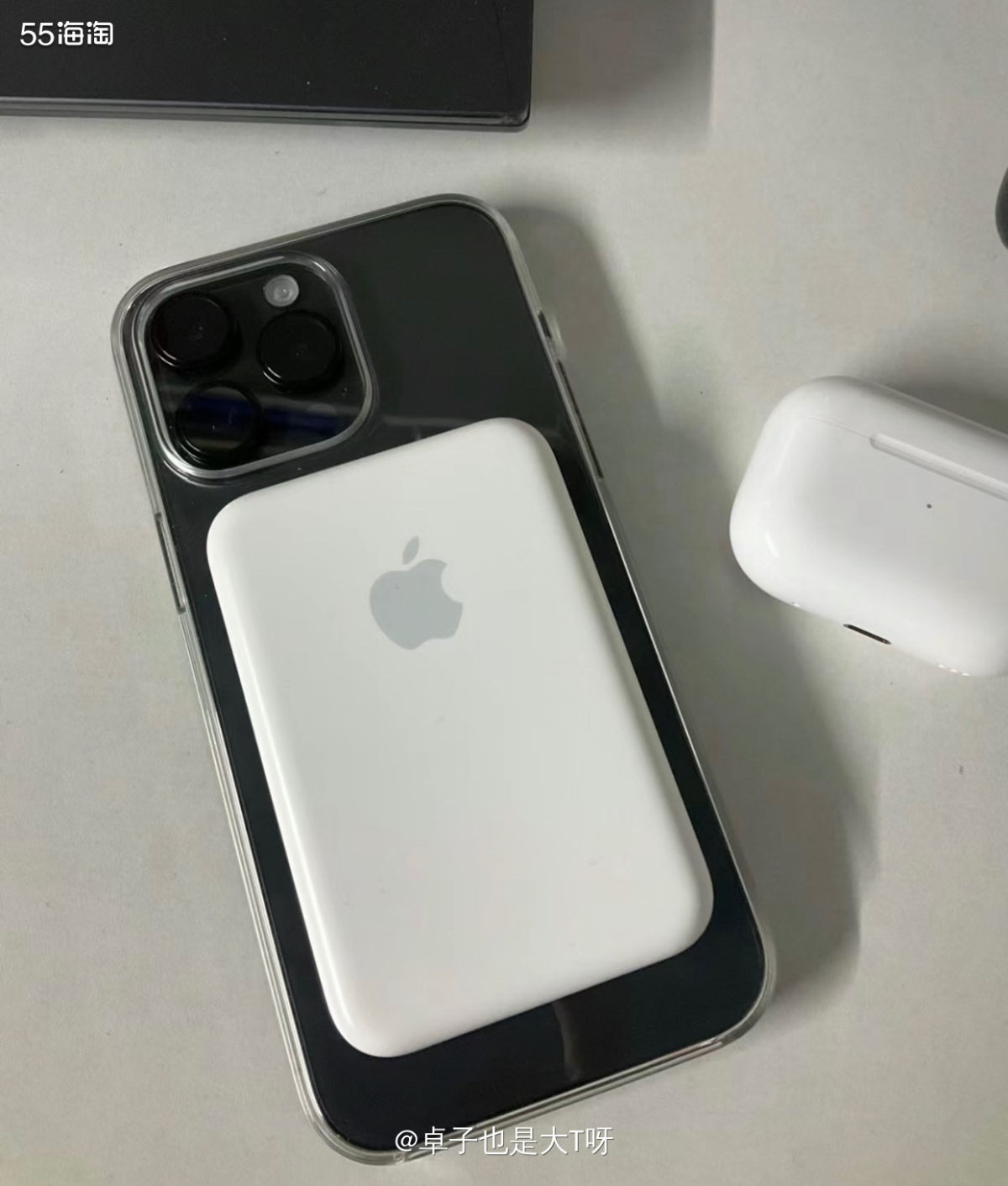 苹果Magsafe外接磁吸电池是一款颜值高又有着小巧轻薄、