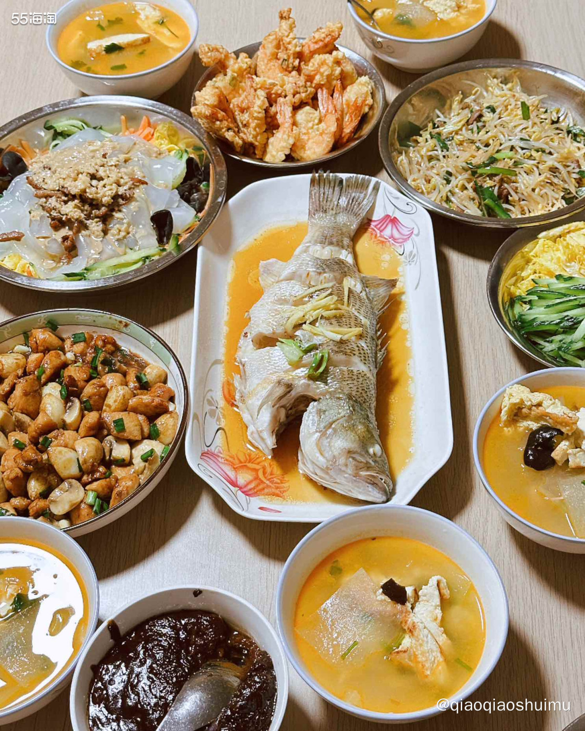 上周吃饭时说想吃拉皮，今天饭桌上就有了。随口说的一句话，妈妈