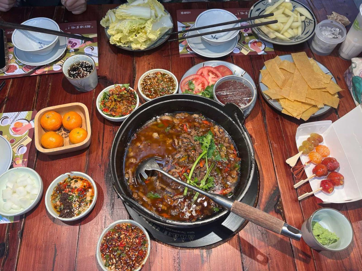 大概因为我生日是冬天，对冬天总有喜爱在里面的，总是不爱夏日的