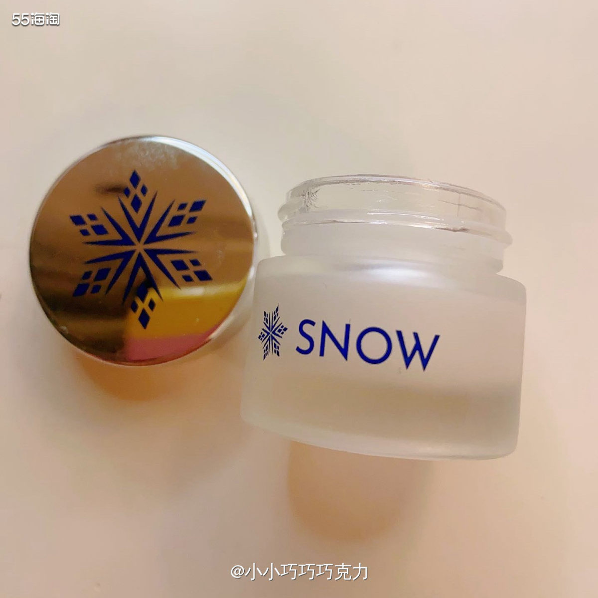 冬天真的太容易嘴唇干了，有时候嘴唇干的起皮，所以我今年冬天都