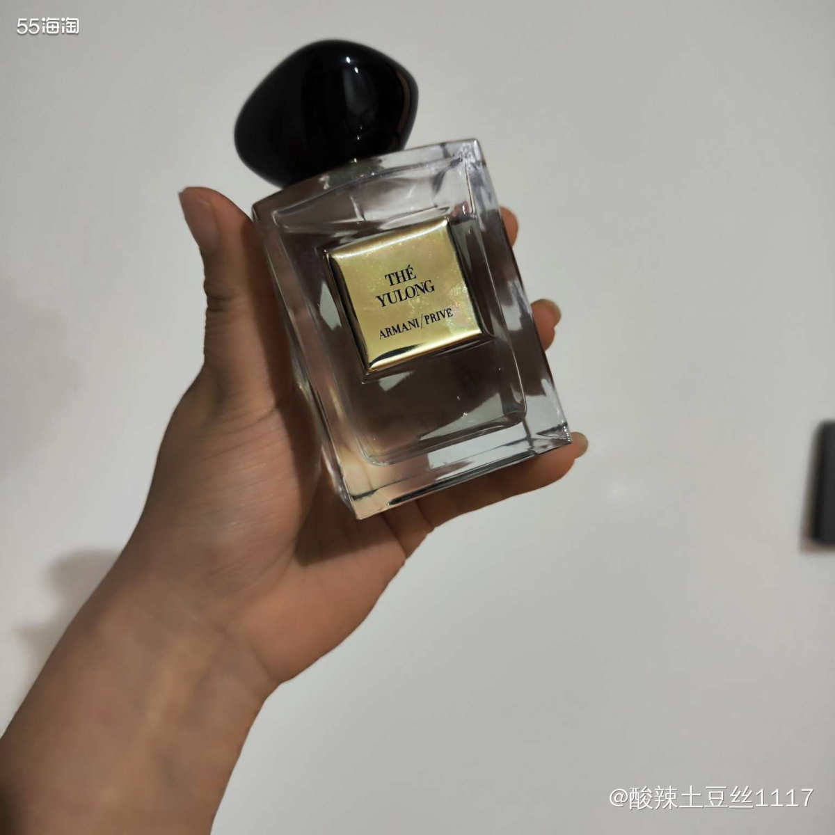 这个香水真的好像是从玉龙雪山流下来的，绿茶的味道清新而高冷。