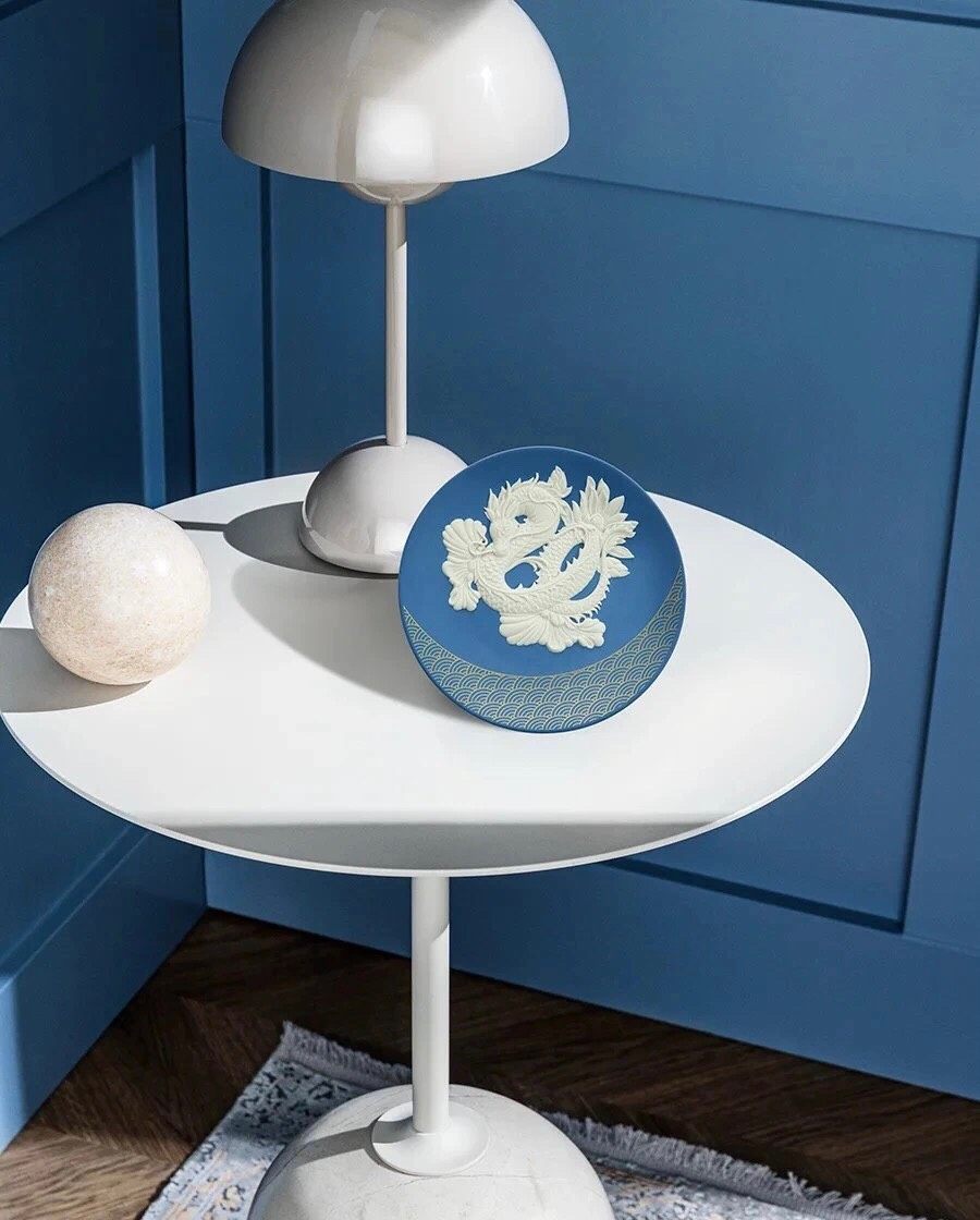 今年龙年限定很多都精致又实用！不管美妆、鞋履、箱包和成衣都用