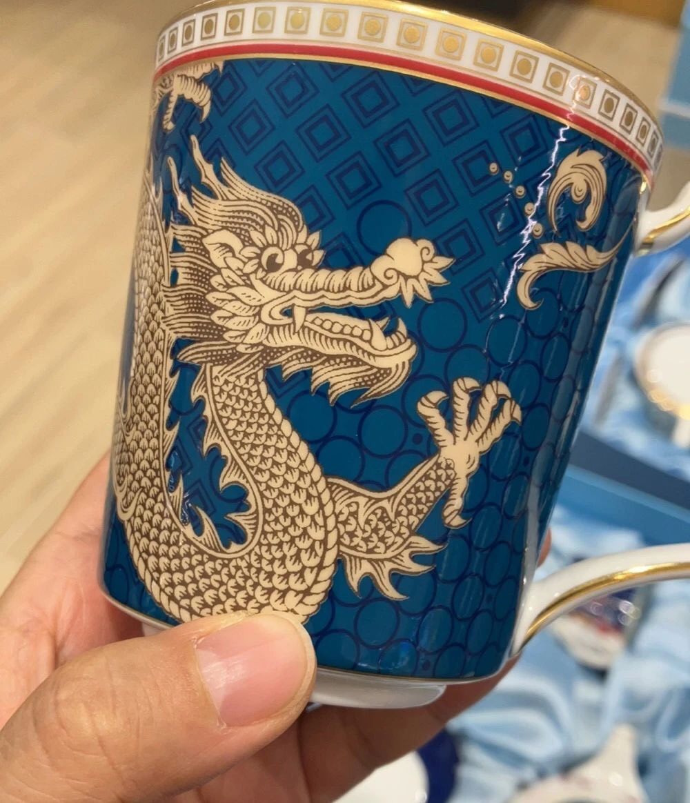 今年龙年限定很多都精致又实用！不管美妆、鞋履、箱包和成衣都用