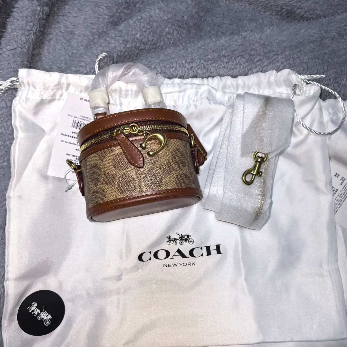 ☑开箱： coach小废包，棕色老花+黑色  ☑下单地/价格