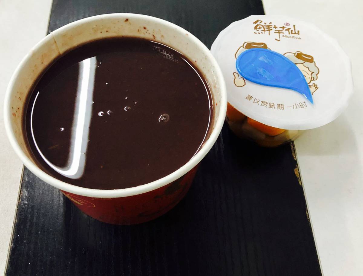 好久没点过鲜芋仙家的甜汤了，突然想喝红豆汤所以直接外卖点了鲜