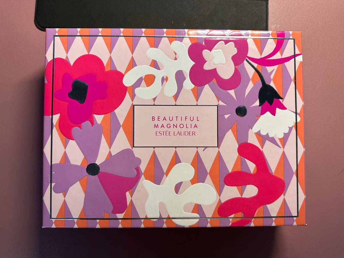 海淘第二单，为了凑单买了一个套盒香水。结果运转不能混寄，分箱