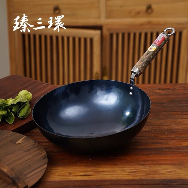 前两天李老头直播正好卖手打的铁锅！我妈说正好家里不粘锅不好用