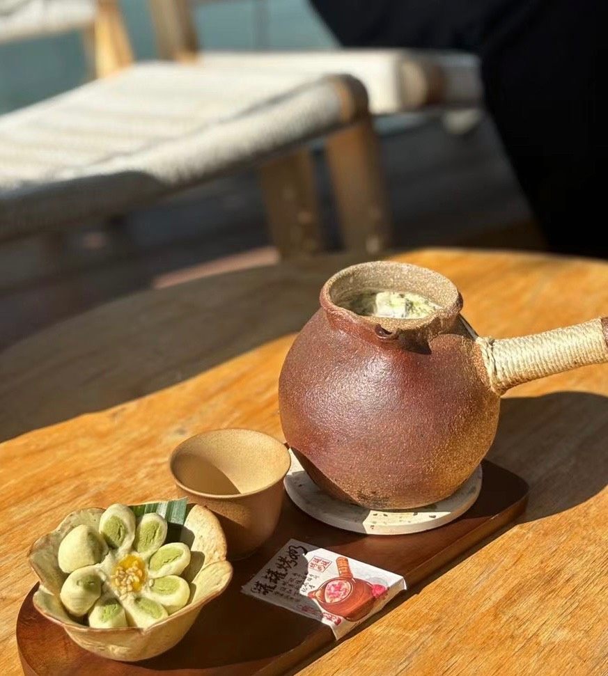 周六天气很不错，在户外也不觉得冷，于是就跟友人约了煮茶啦。 