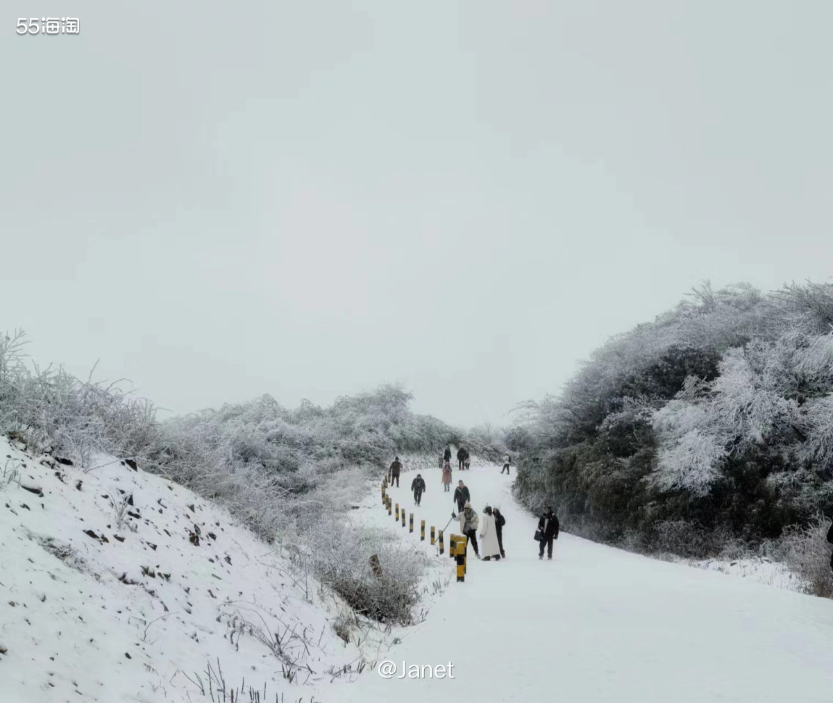 其实在南方一些海拔高的地方也可以看到雪，现在城里的温度在几度