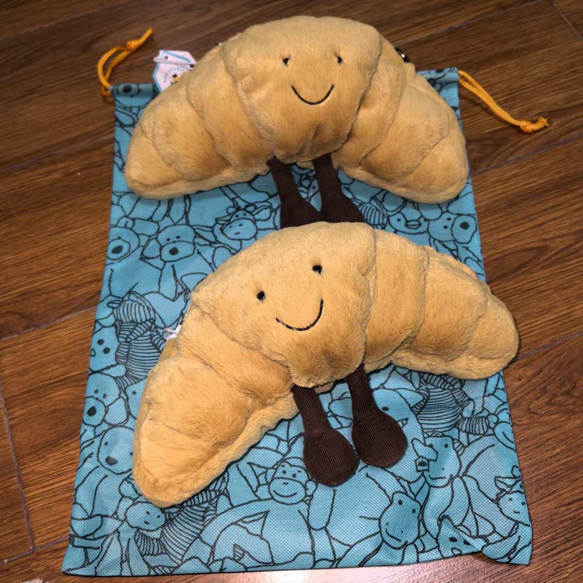 ☑开箱： jellycat 6个毛绒小可爱 可颂包×2 西高