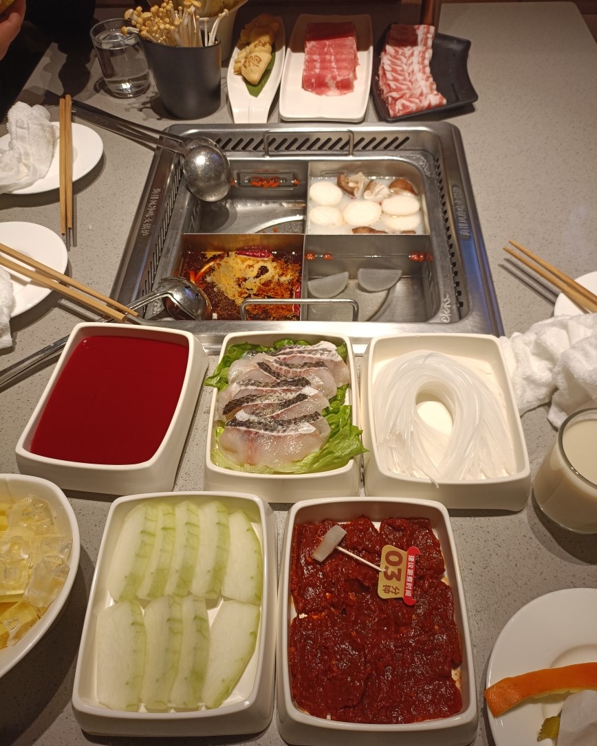 没想到这是我第一次吃海底捞，跟家人一起吃的，一直有听闻海底捞