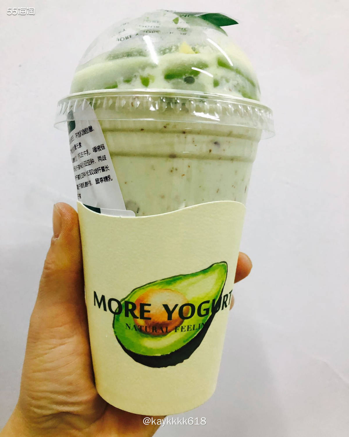 中午去搬砖同事说点了茉酸奶家的招牌牛油果巴旦木的酸奶。他家材