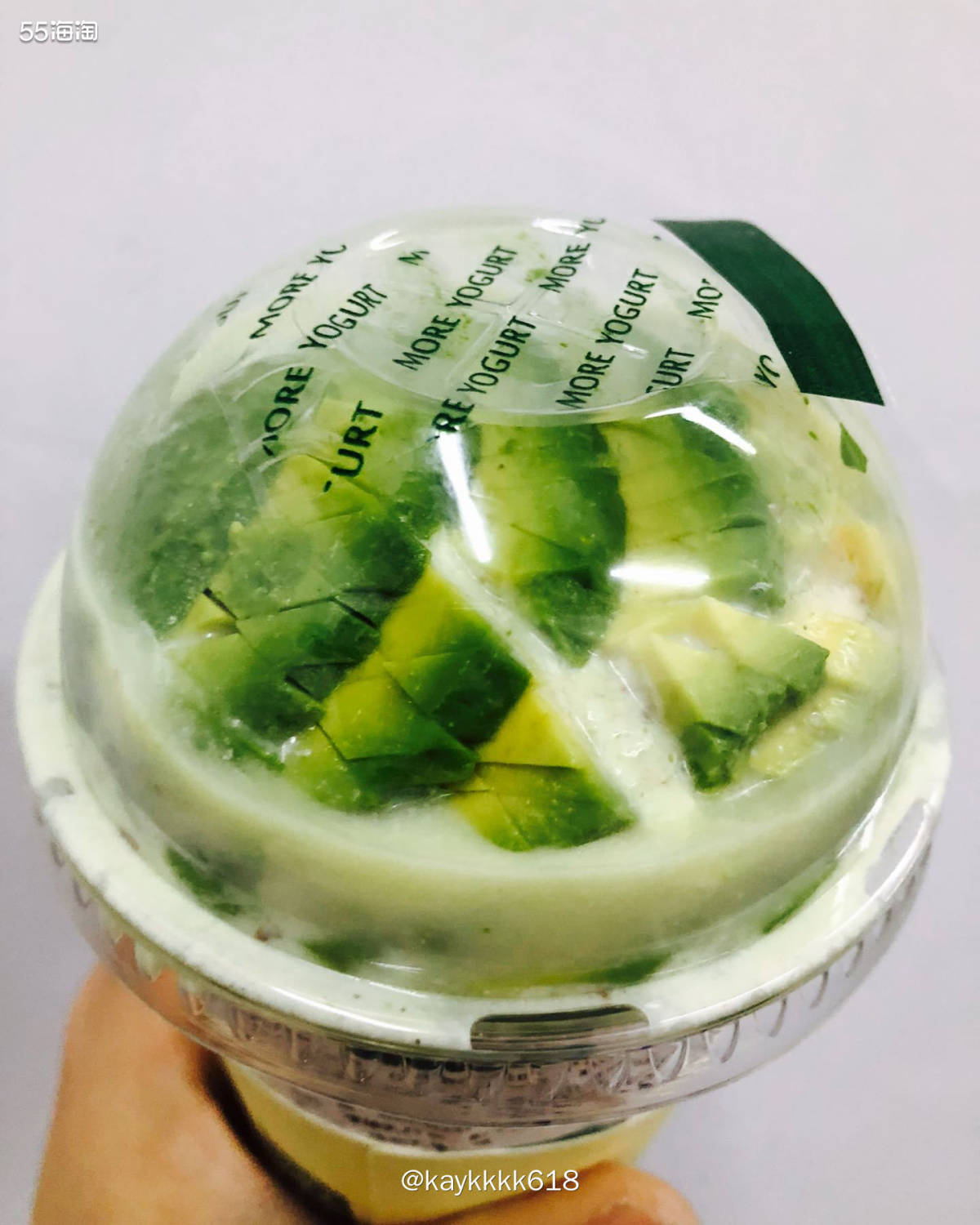 中午去搬砖同事说点了茉酸奶家的招牌牛油果巴旦木的酸奶。他家材