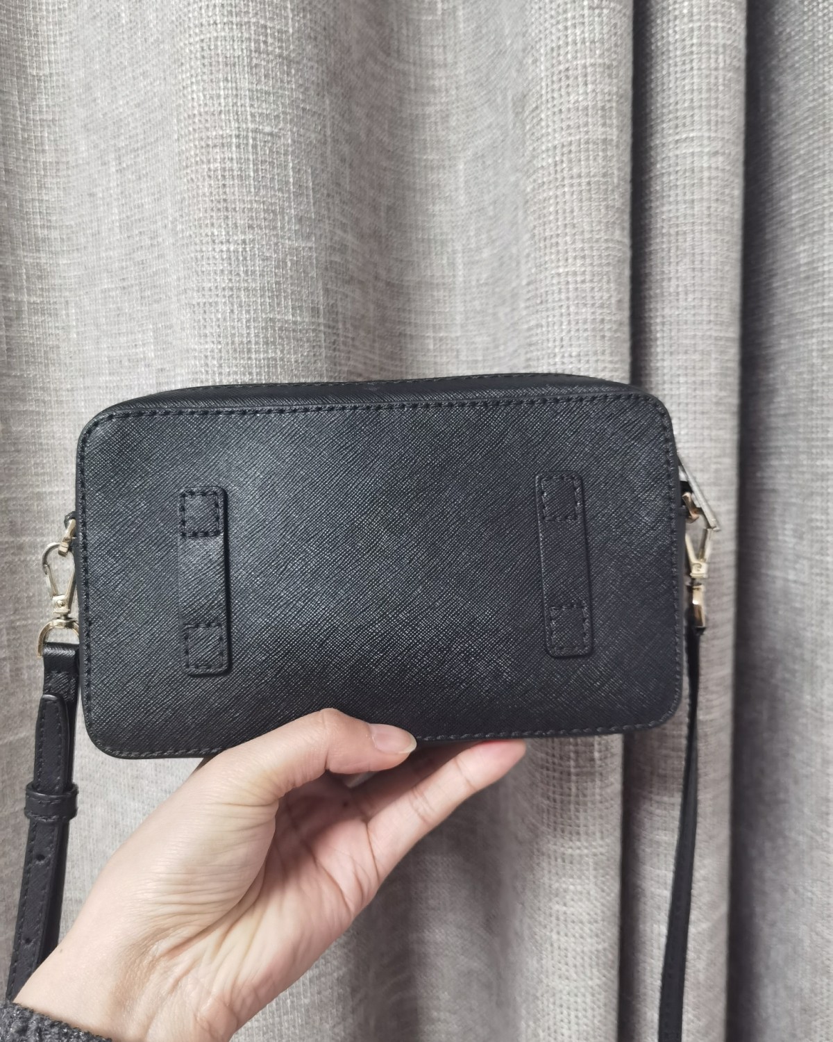 ✅包包：MK十字纹相机包  ✅价格：499元  ✅测评：这款