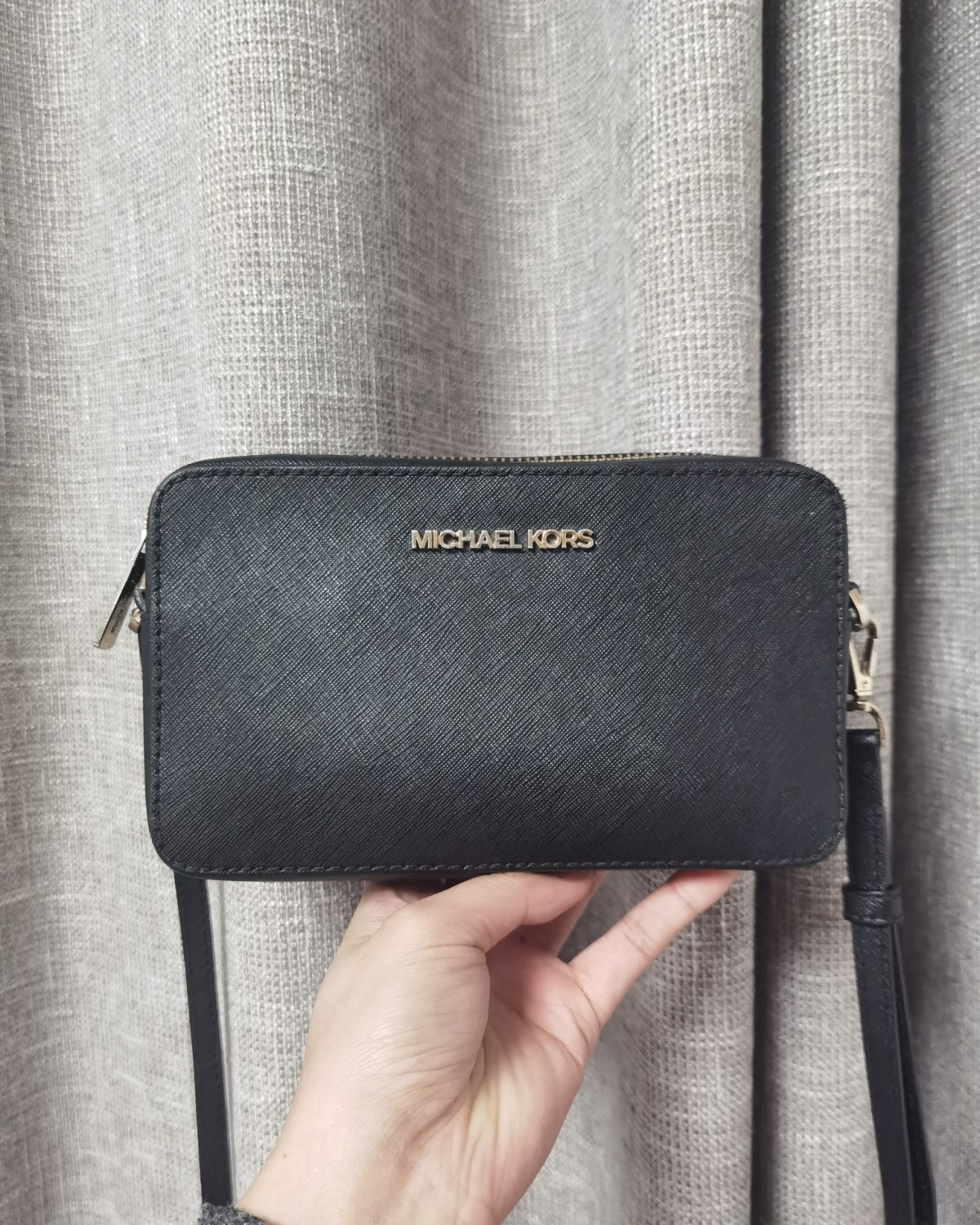 ✅包包：MK十字纹相机包  ✅价格：499元  ✅测评：这款