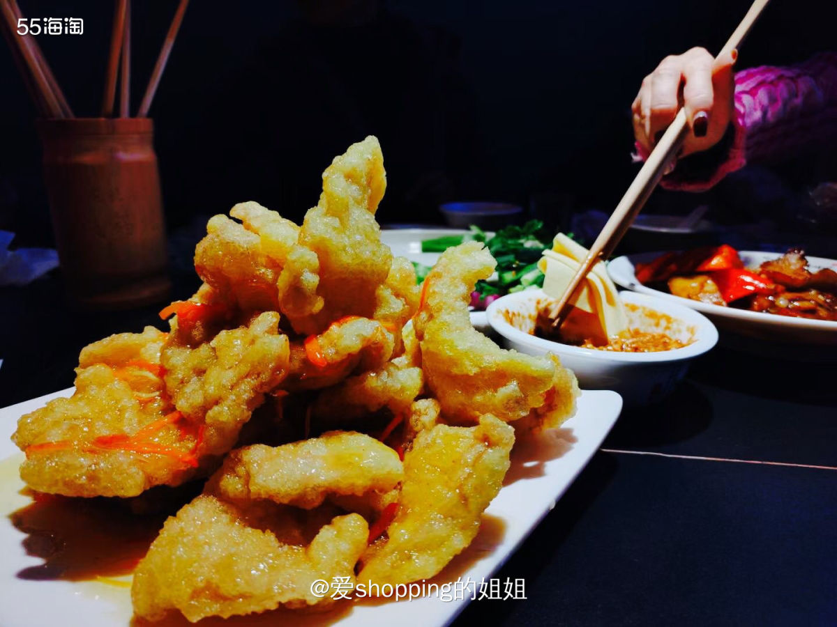 终于找到青岛好吃正宗的东北菜馆 量大又平价环境是典型的东北馆