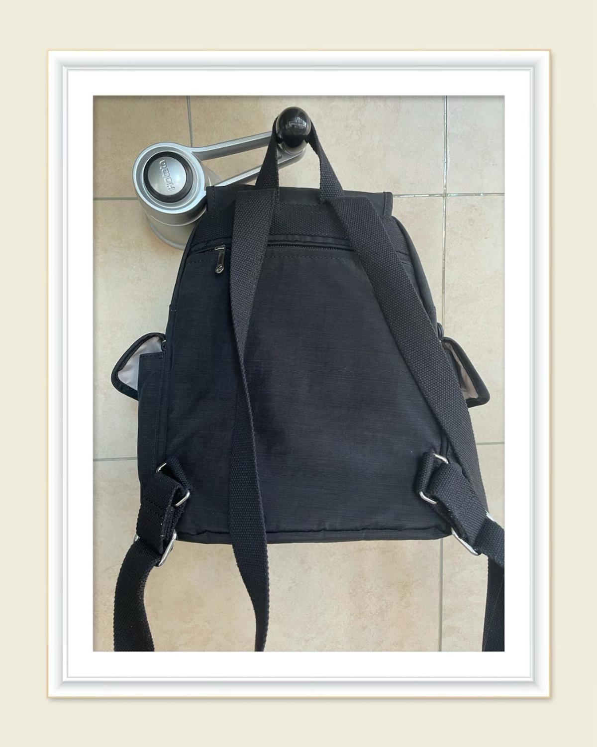 🔅购入渠道：奥莱 🔅购入价格：600➕ 🔅包包材质：尼