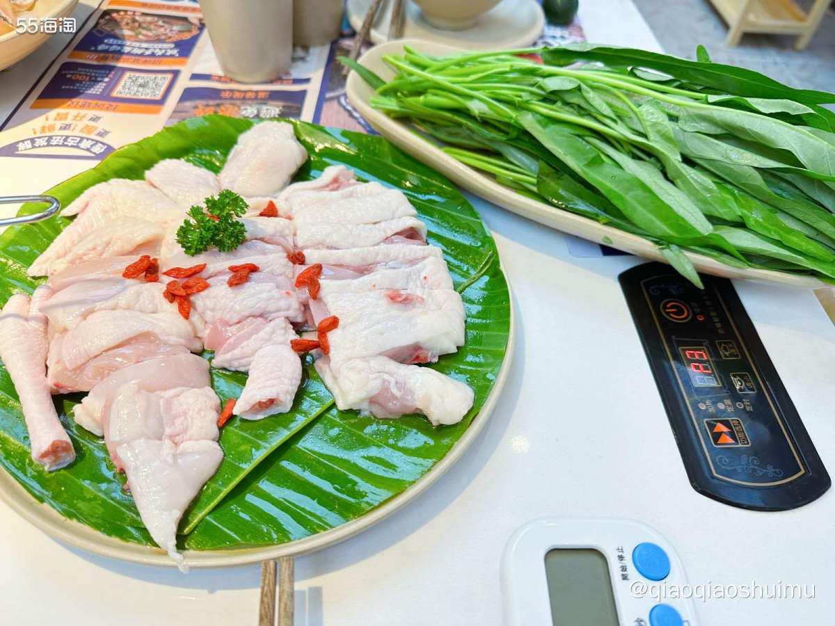 这家糟粕醋也是在陵水清水湾美食街，叫做太琼，感觉跟嗲嗲的椰子