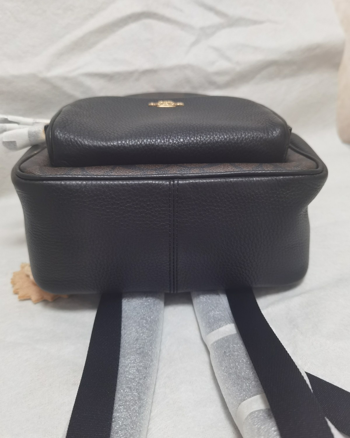 ✅品牌：蔻驰奥莱  ✅价格：900+  ✅包包容量尺寸：长*