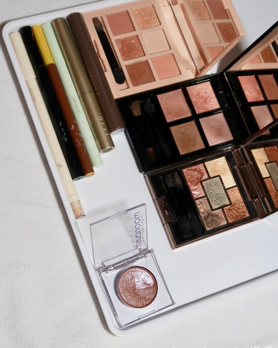 上个月参加了同事的婚礼 记录一下当时的眼妆 记得之前参加亲戚