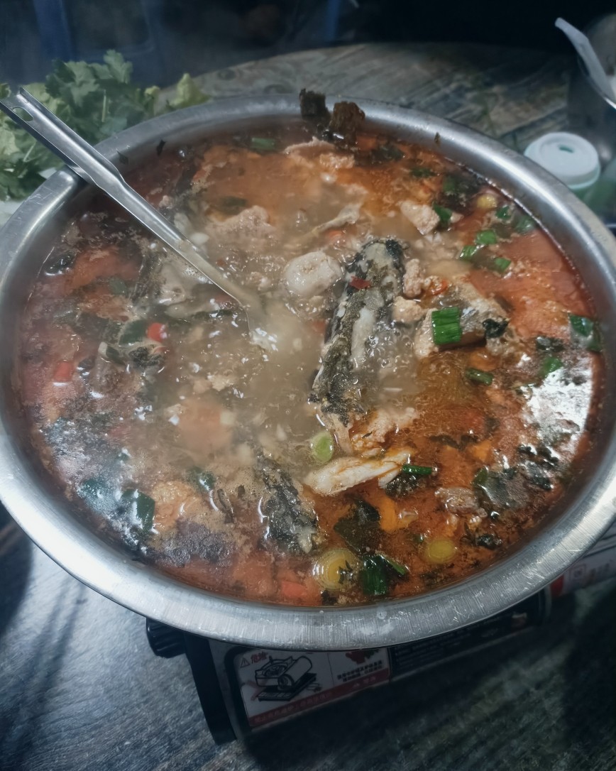 今晚约了高中同学一起吃饭，每次回来是一定要吃顿饭的！  去了