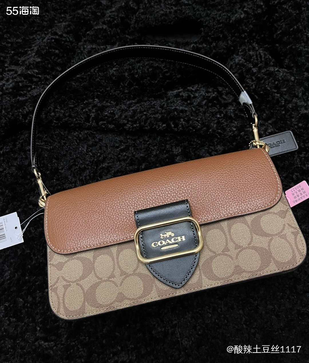 在我的印象中，这个包应该是前年年底的应该是2022年底发售了