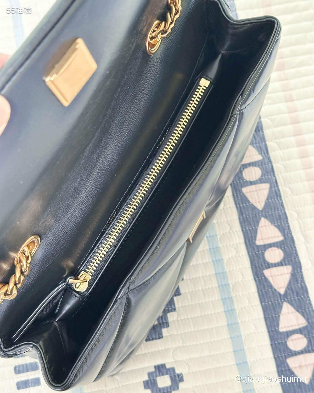 手头包包很多，但买这个包之前，大概有几个月都对包无动于衷。 