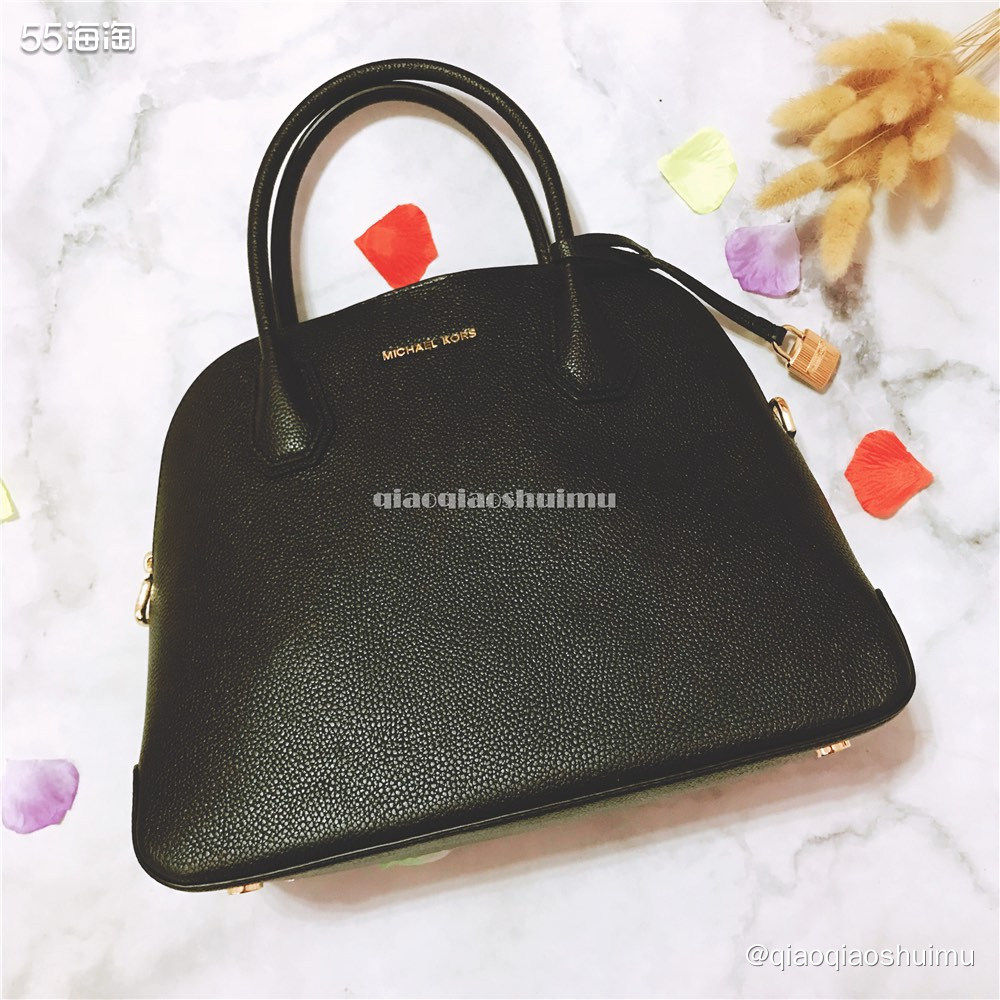 这款MK是黑金组合的锁头包，但不是那种方盒子锁头哈~有点贝壳