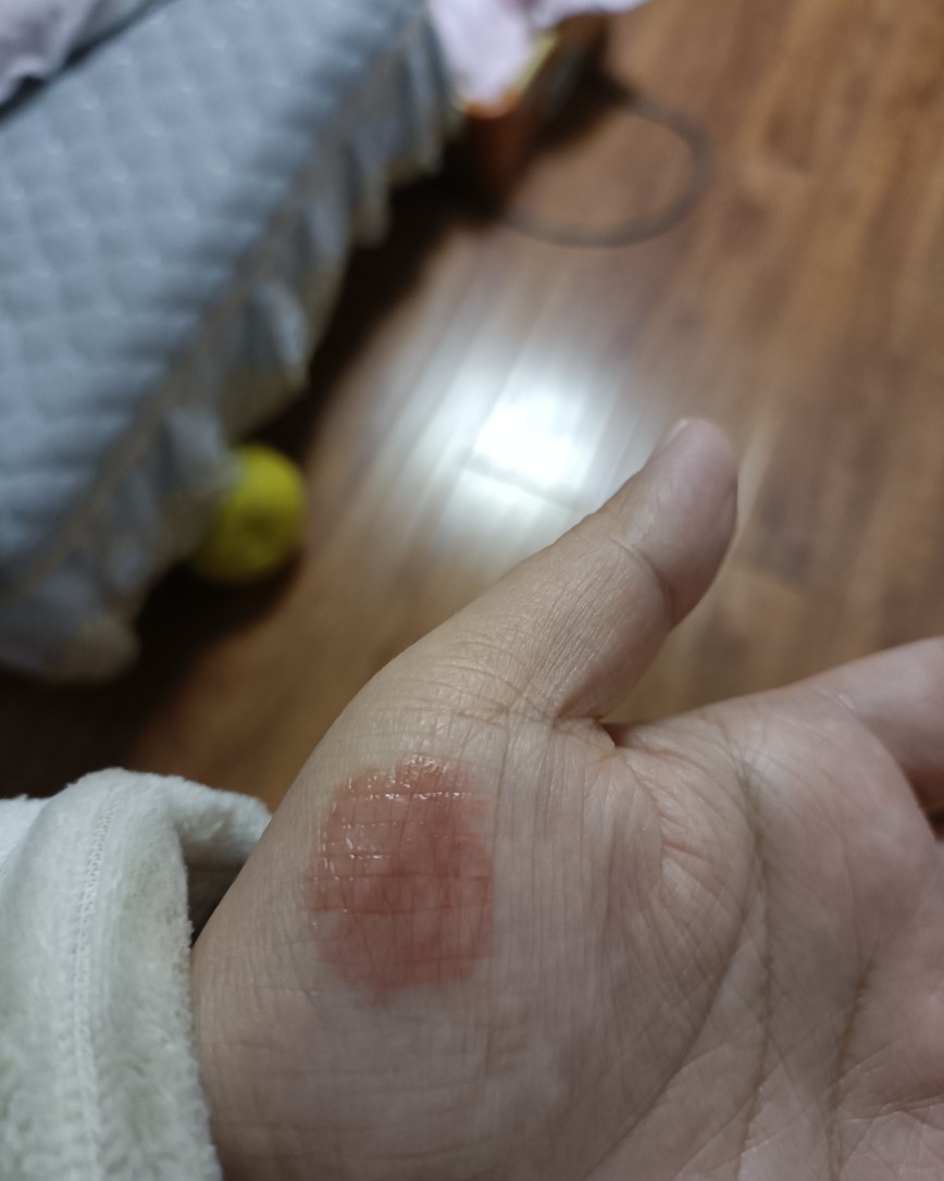 春节回老家带了一些口红，都是比较实用并且很有氛围的口红  这