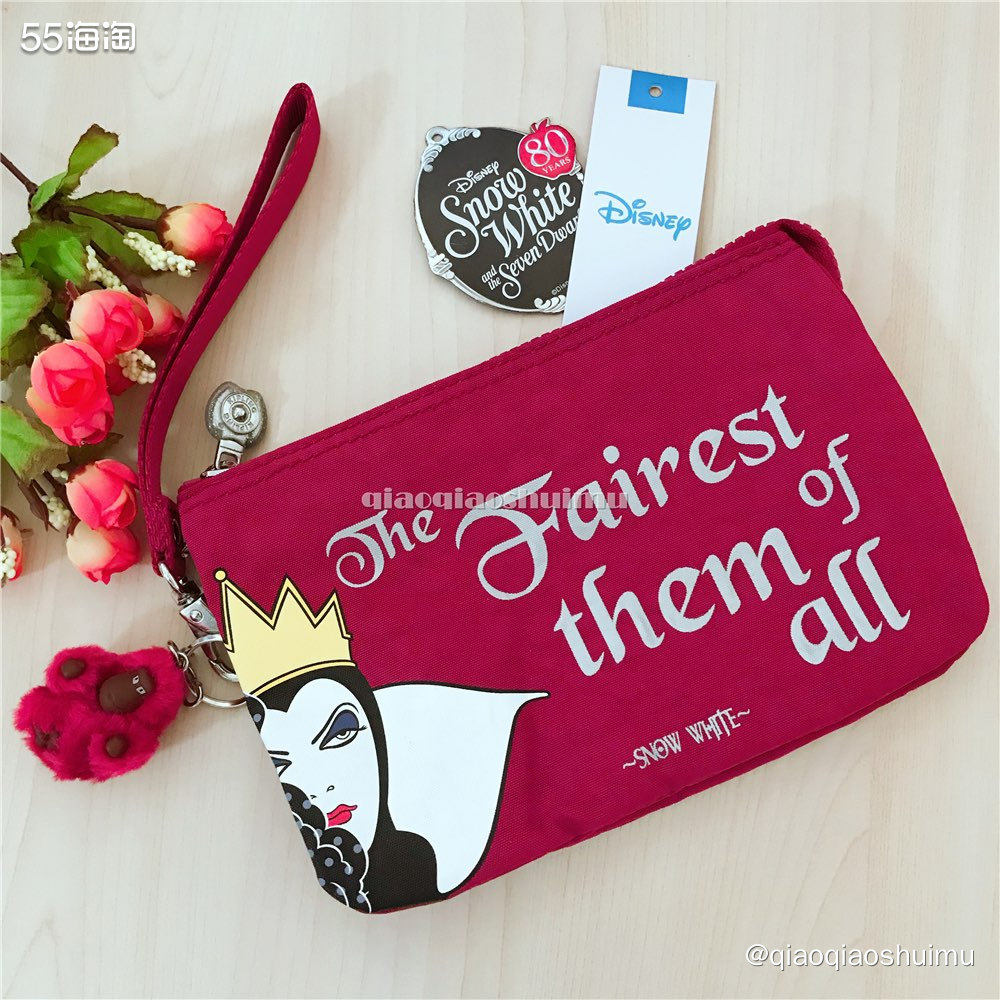 今天要介绍的这款腕包和其它Kipling不同，它是和迪士尼的