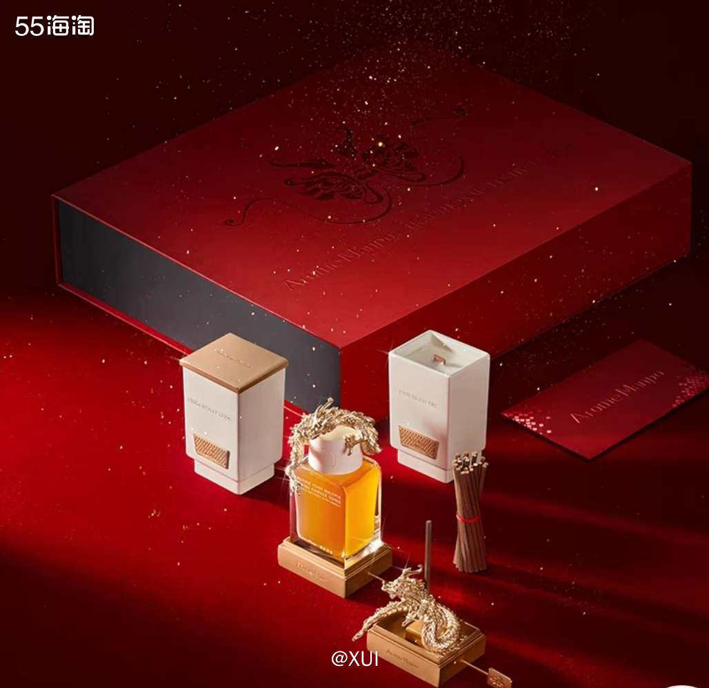 馥郁满铺的龙年限定礼盒没有在精粹水外壳上面做任何改变，但是它