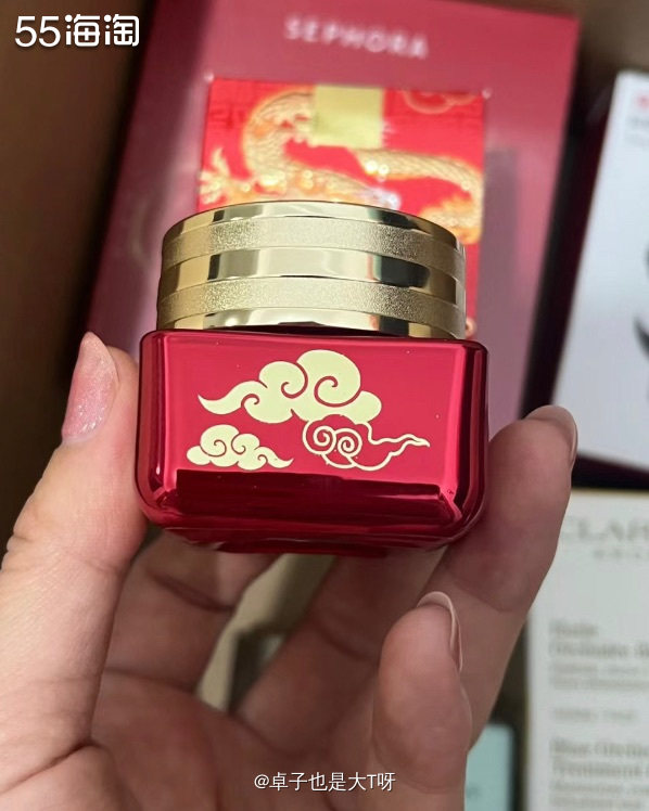 ♦️作为雅诗兰黛他家的超热门单品小综瓶眼霜，出了龙年的限定版