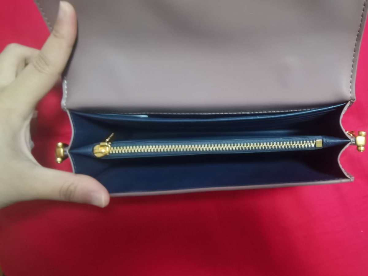 🌸包包品牌：charles keith 🌸购买渠道:  