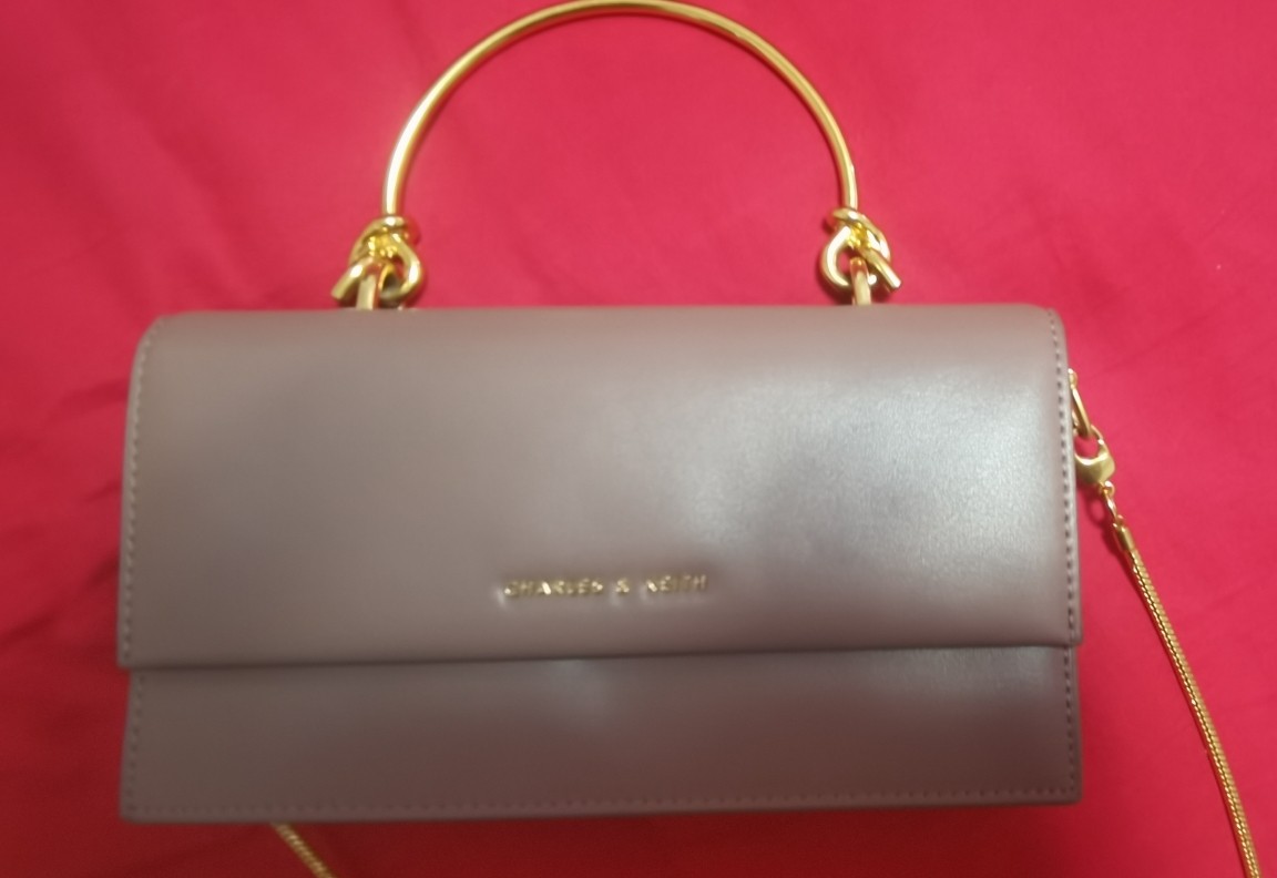 🌸包包品牌：charles keith 🌸购买渠道:  