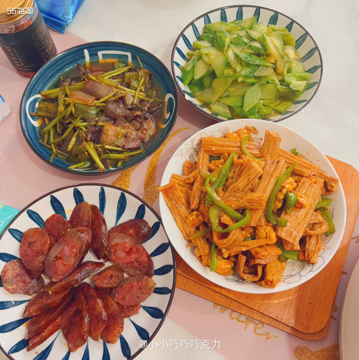 过年前那段时间公公婆婆来了，所以都是他们做饭，我们回去吃现成