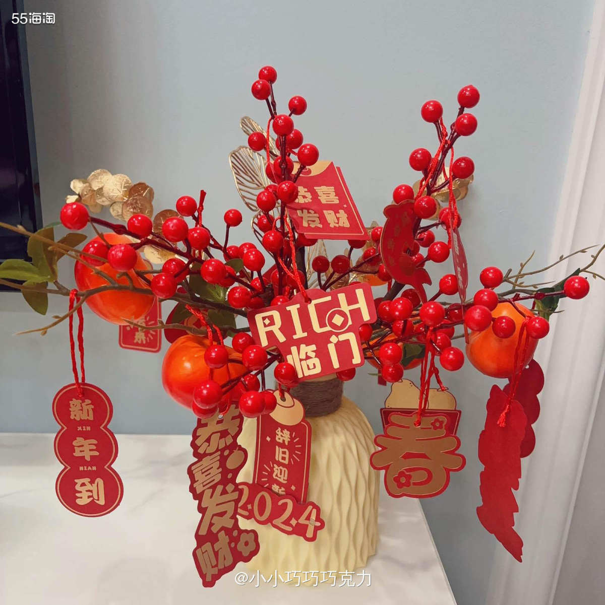 不知道大家的过年习俗都是什么，我相信贴对联儿贴窗花肯定是每个