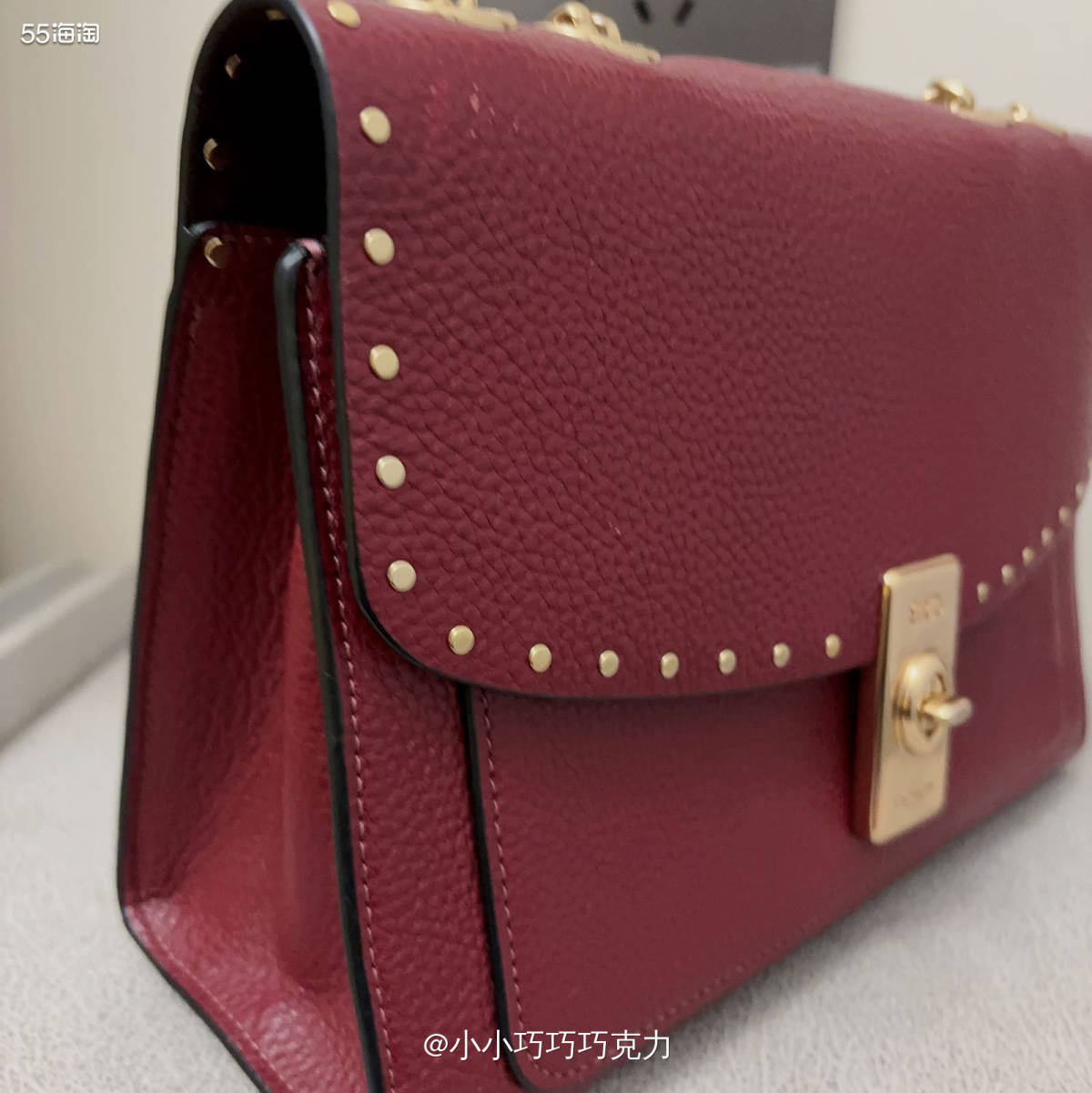 coach这个包包还是我结婚的时候买的，当时在奥特莱斯逛的时