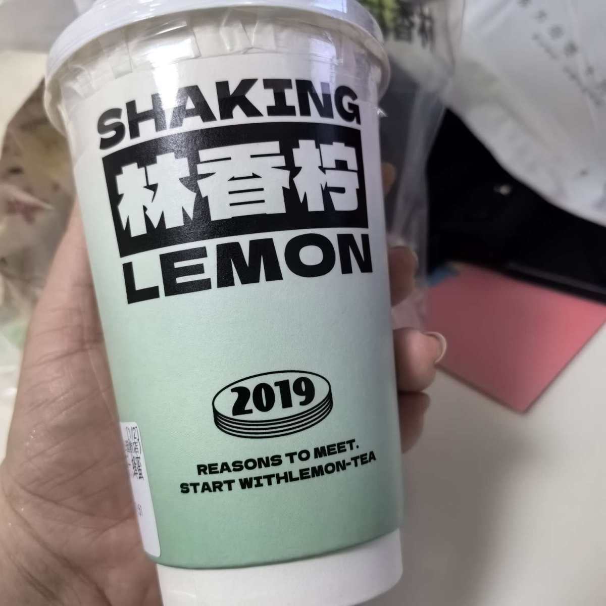 一天一杯柠檬茶雷打不动！ 林香柠开门之后迫不及待的点 点的是