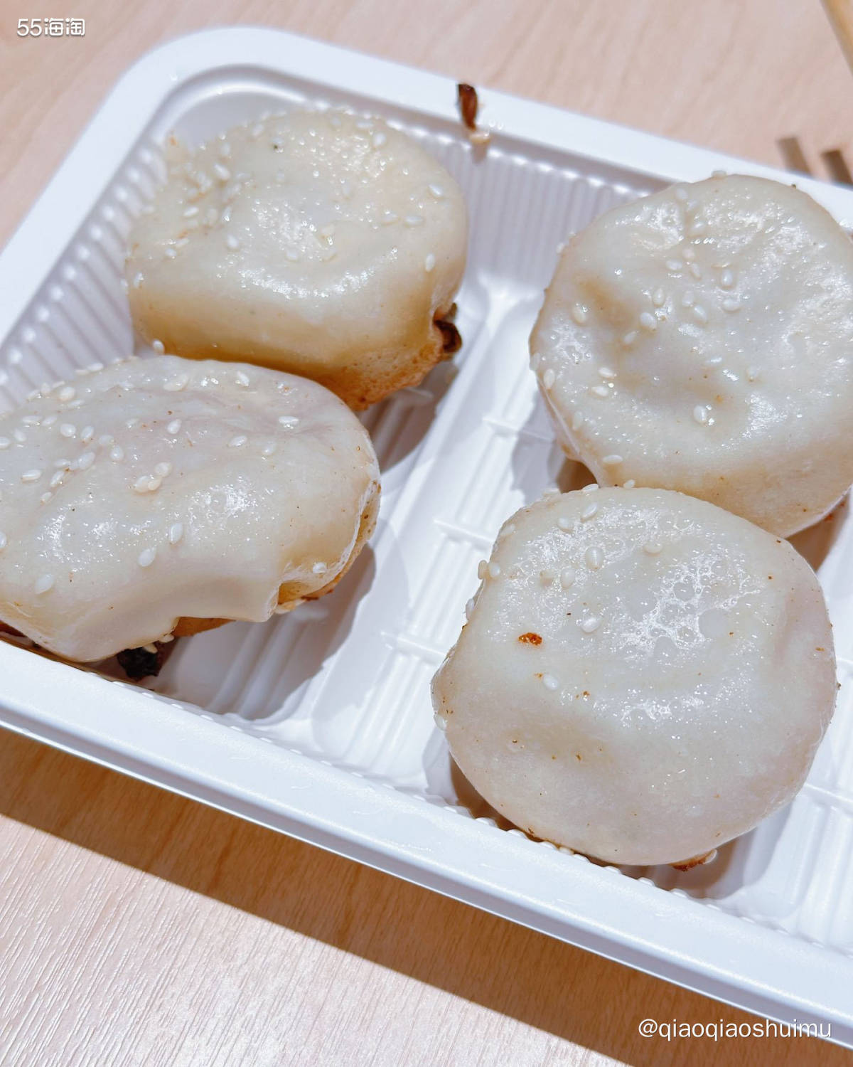 之前去上海找同学玩，在那里住了快一个月，吃最多的就是小杨生煎