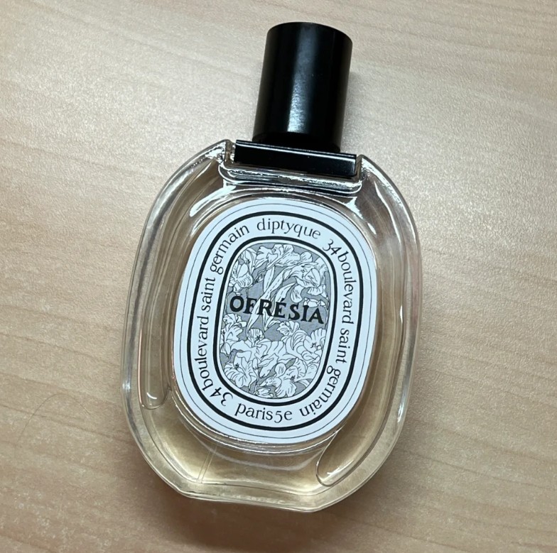 我个人感觉diptyque小苍兰男生女生都可以驾驭，非常清香