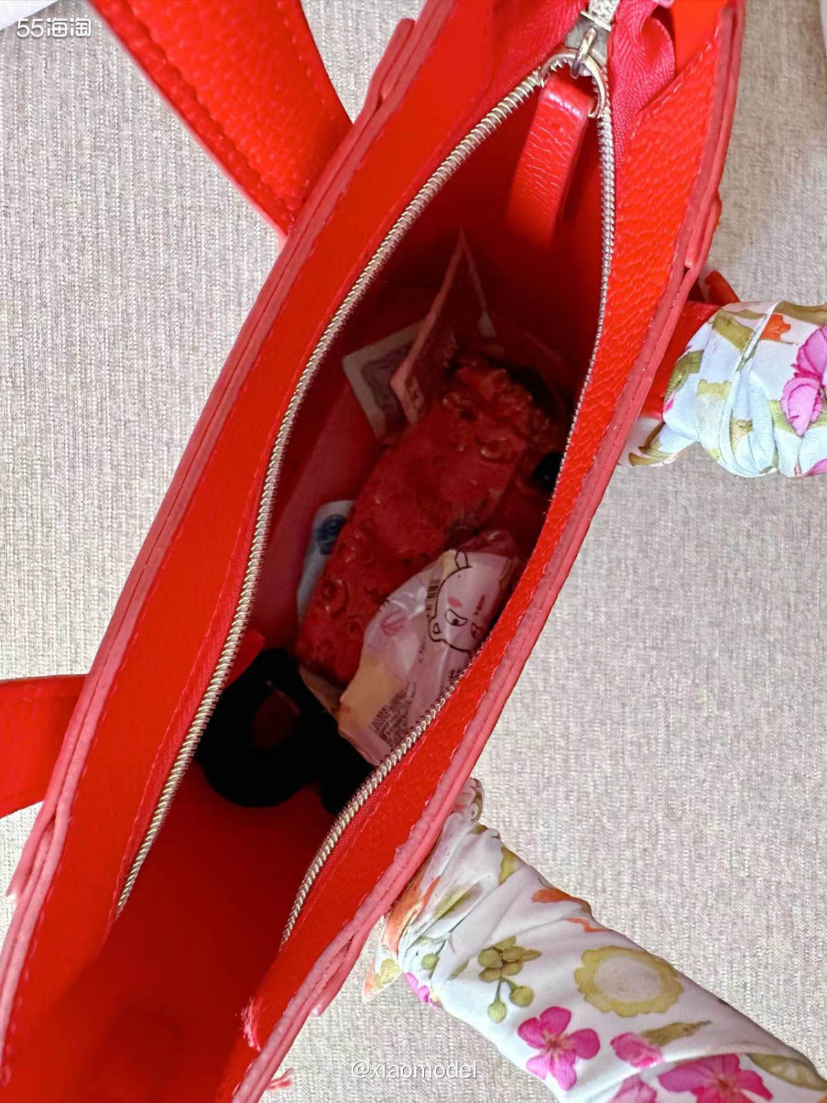 😀经常海淘买雅诗兰黛的人儿都晓得，它家每年都送好几波礼包，