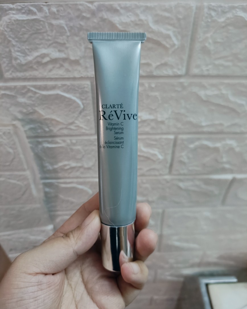 黑五的时候我买了revive，日期最不好的就是这款赠品的精华