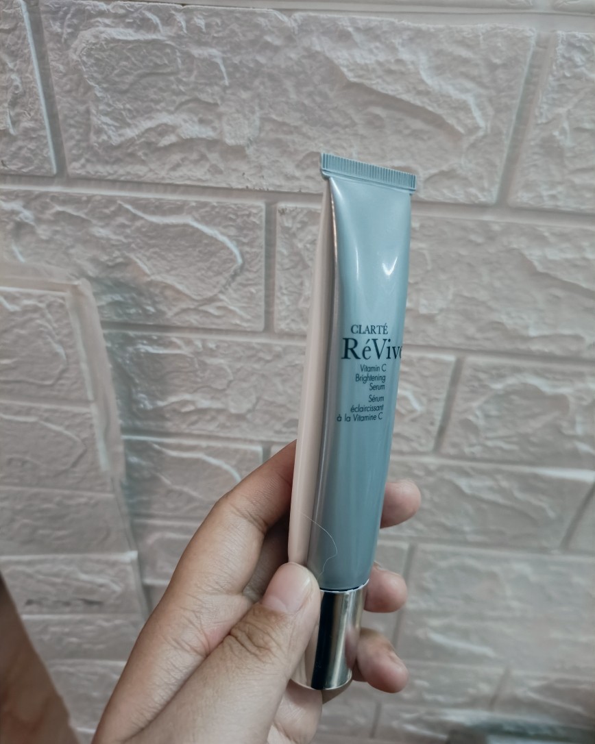 黑五的时候我买了revive，日期最不好的就是这款赠品的精华