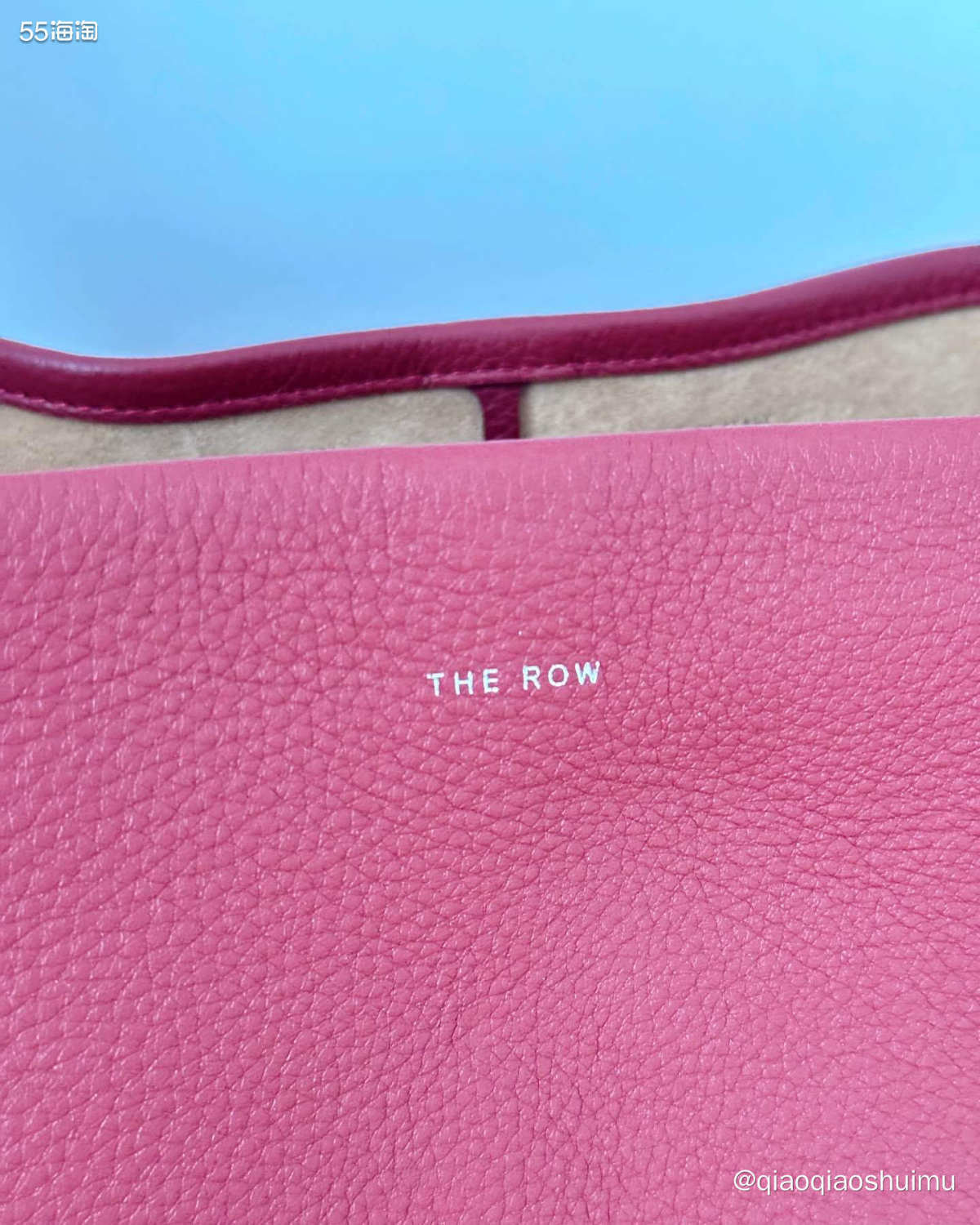 有阵子，the row的风刮得很大，很多明星都在背，于是我又