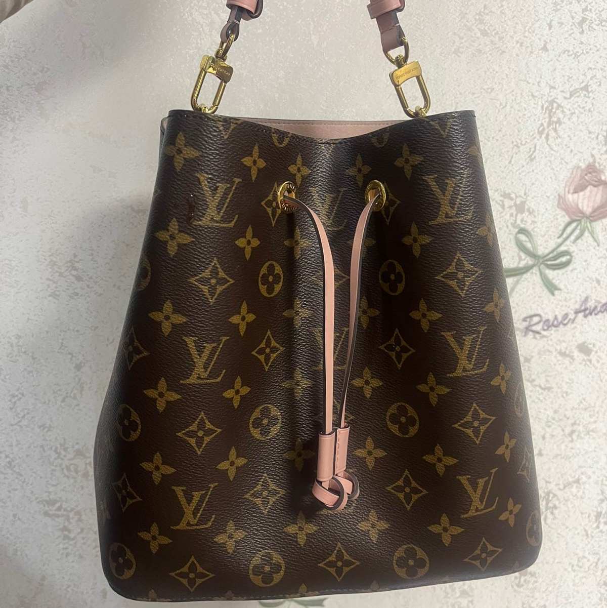 其实中意这个水桶很久了💗 🩷1.价格：经过了好几翻涨价才