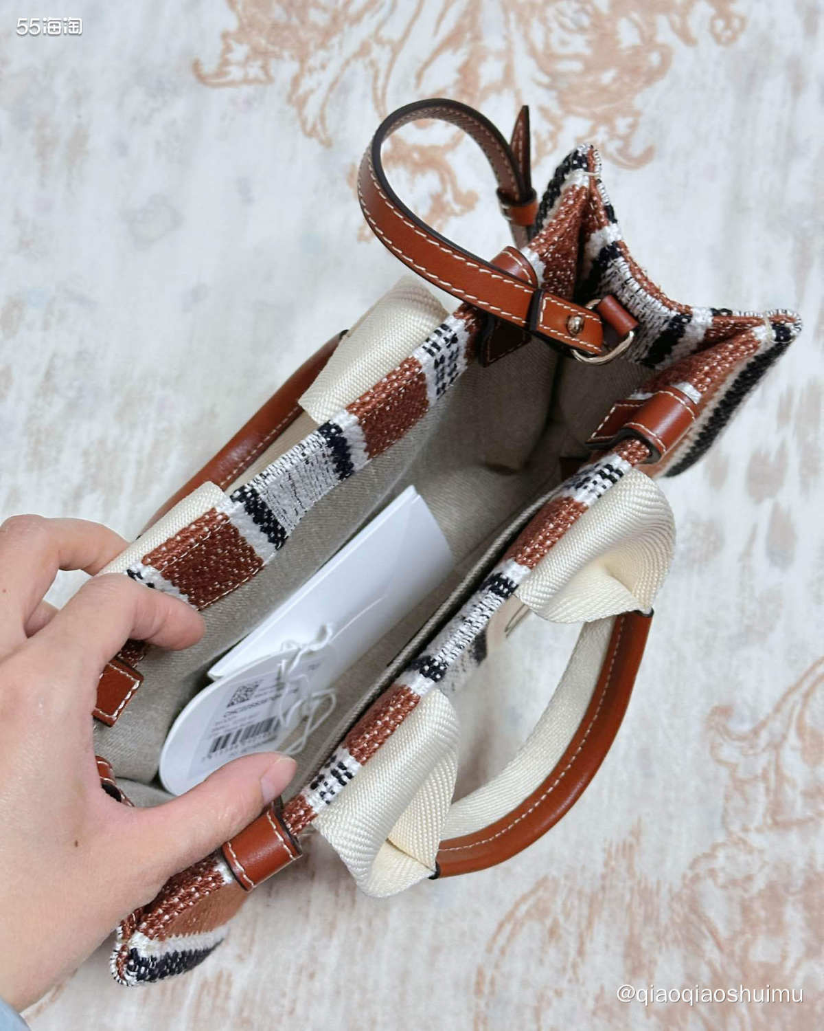 说起这个包包，应该算是捡漏来的吧。 某日闲逛forwards