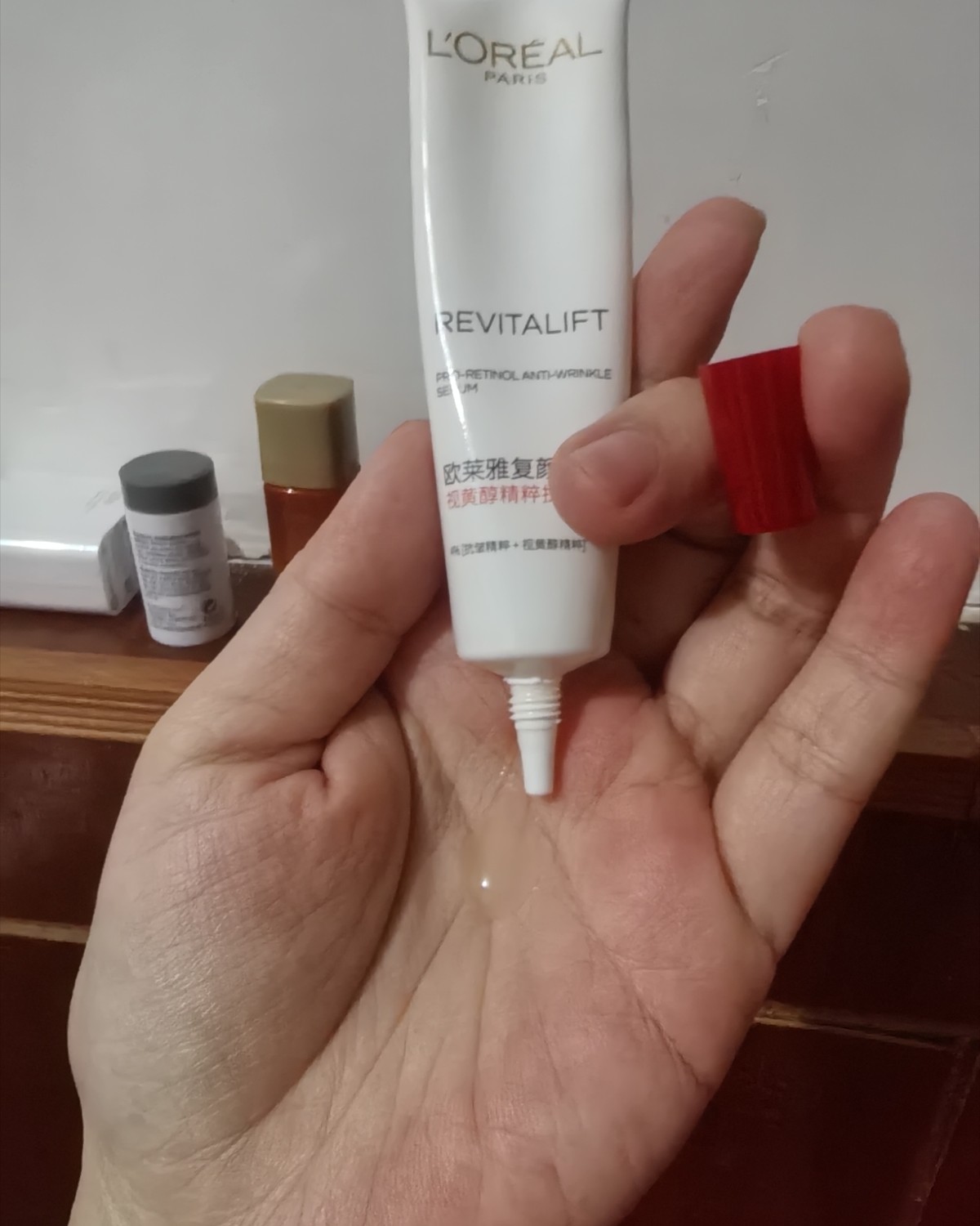 欧莱雅复颜视黄醇精华，这款精华的配方里含有的视黄醇，是抗老界